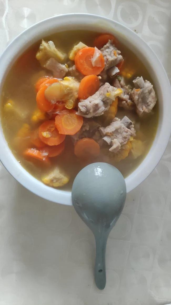 排骨玉米胡萝卜汤