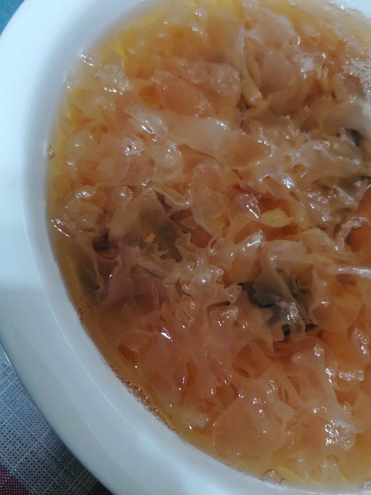 冰糖银耳红枣汤