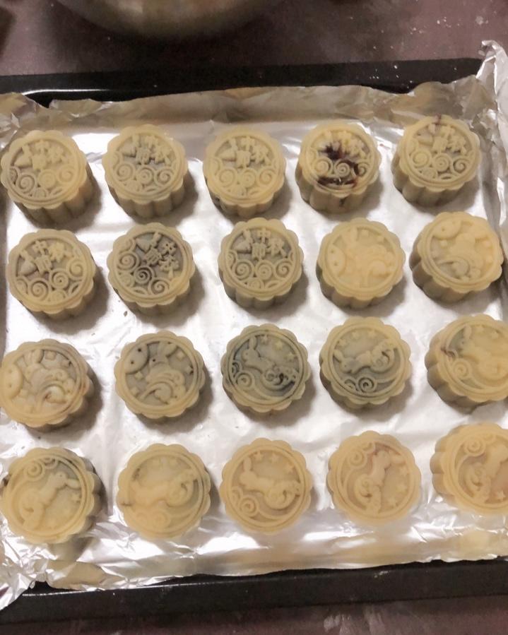 广式月饼—蛋黄莲蓉月饼