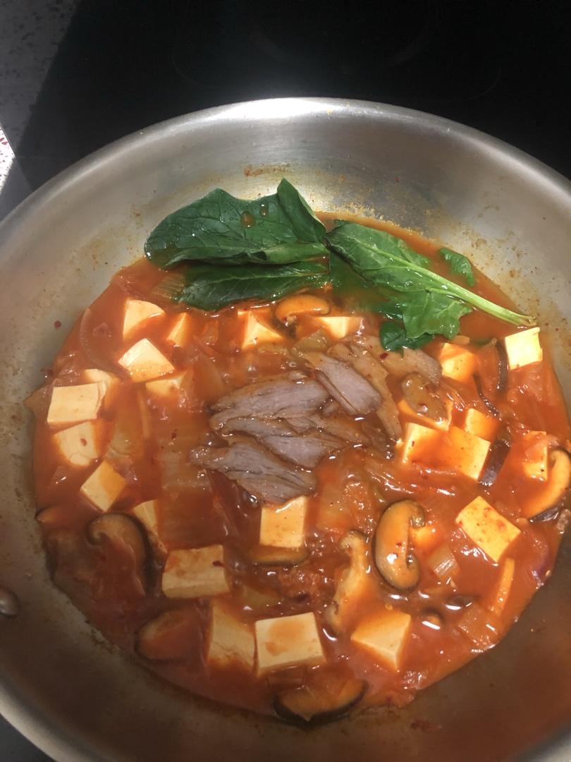 辣白菜嫩豆腐汤