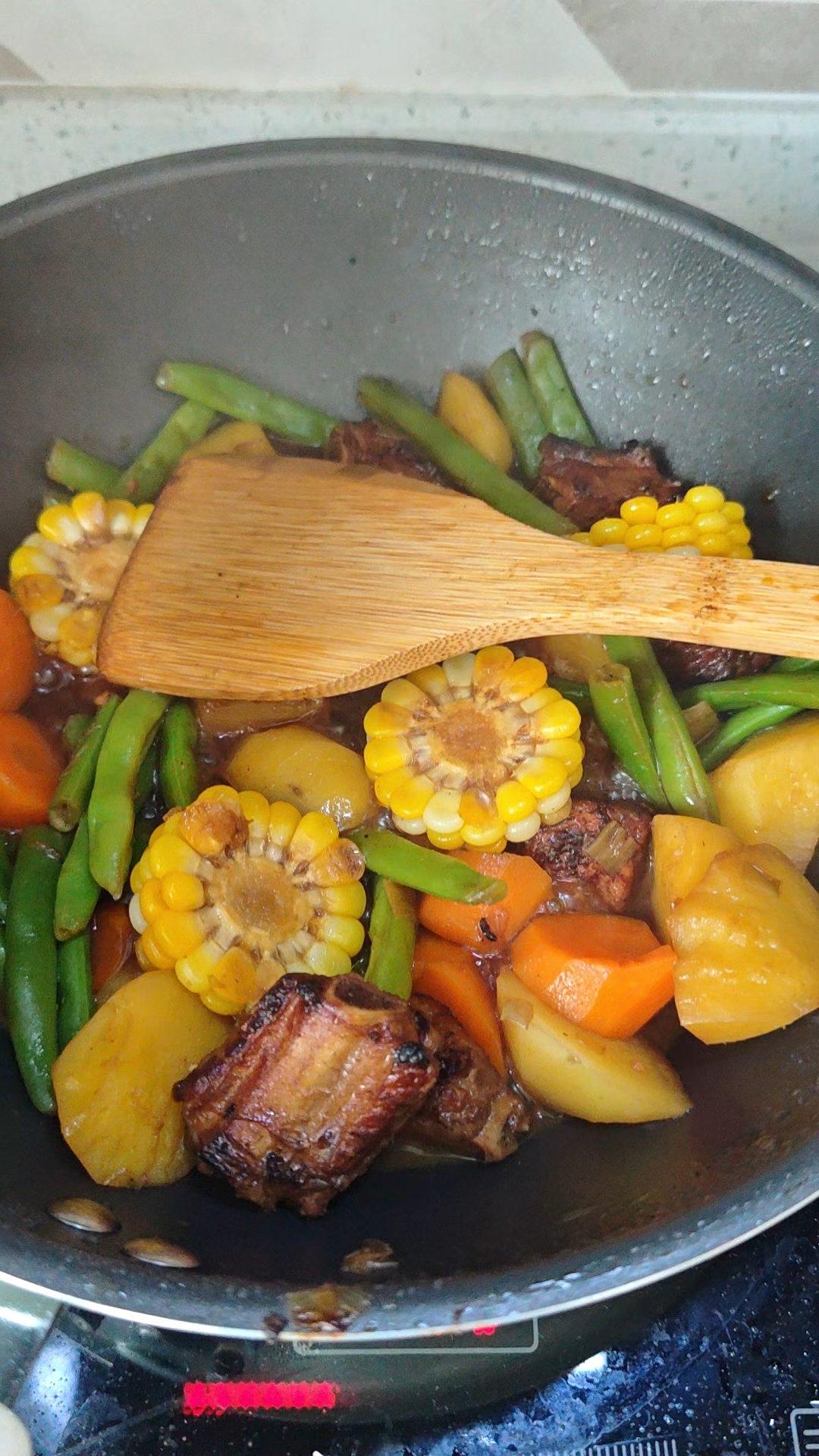 硬菜代表--排骨炖豆角土豆（豆角焖面胚子）