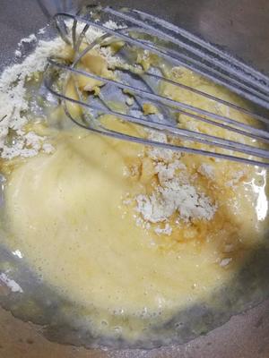 玉米粉葡萄干戚风蛋糕（蒸）的做法 步骤4