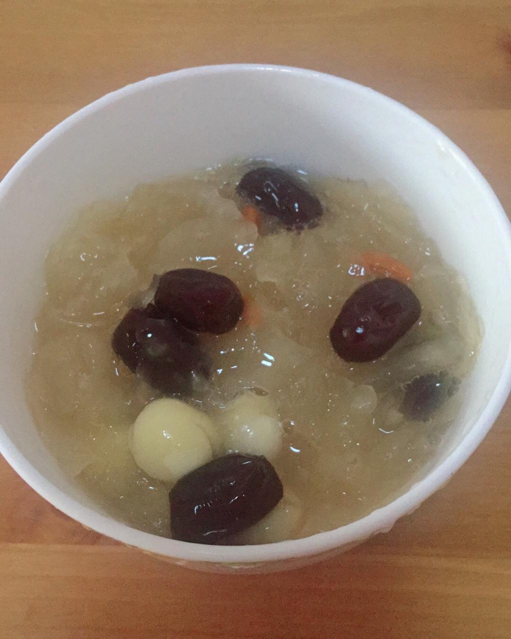 红枣银耳莲子羹
