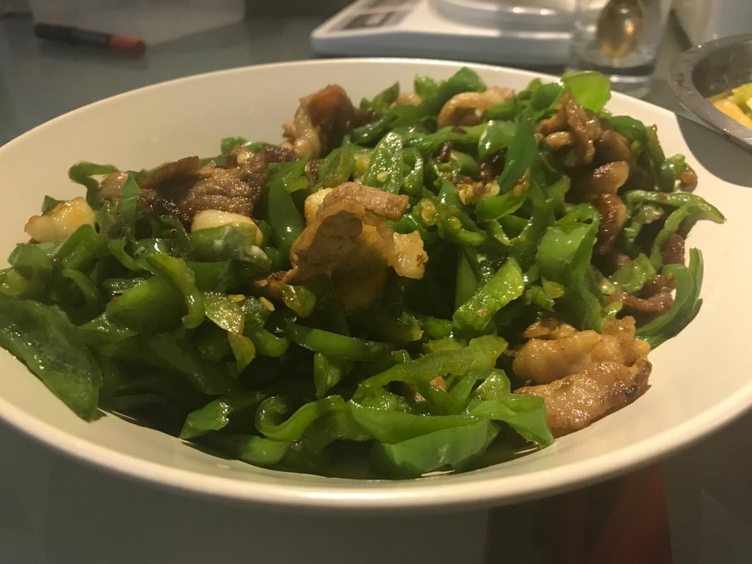 三种食材一个调料的超下饭辣椒炒肉