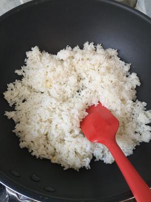 绝对不会失败的炒大米的做法 步骤6