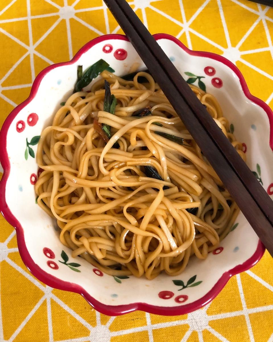 10分钟搞定的一碗葱油拌面