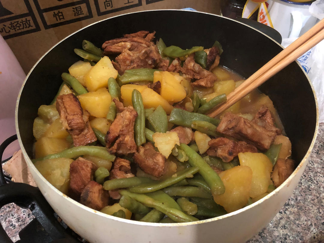 红烧排骨炖土豆