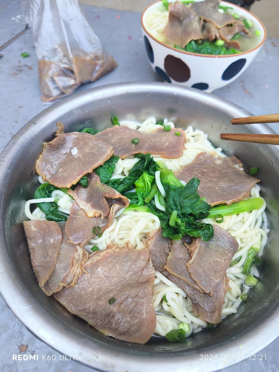 正宗兰州牛肉面～～                        不是兰州拉面😁