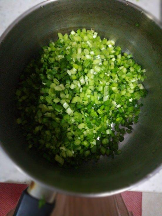 能使鸡蛋顺滑的韭菜盒子做法