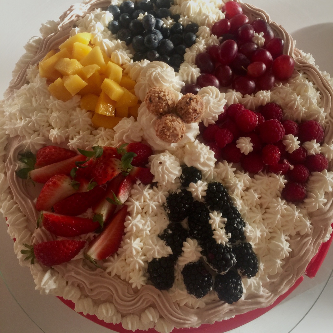 简单奶油裱花水果蛋糕