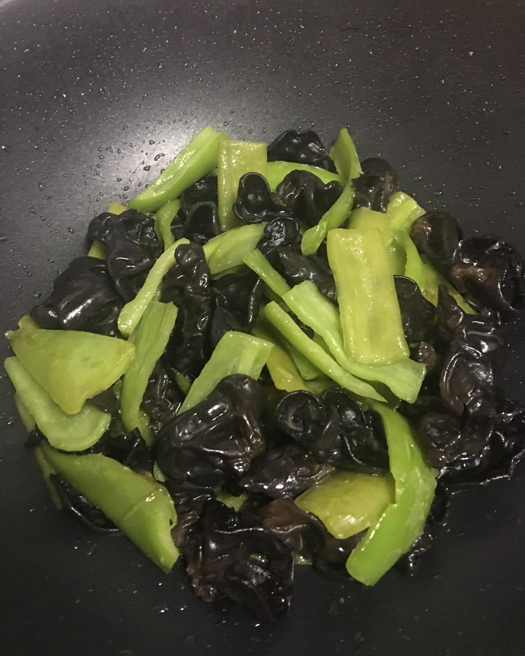 木耳炒青椒
