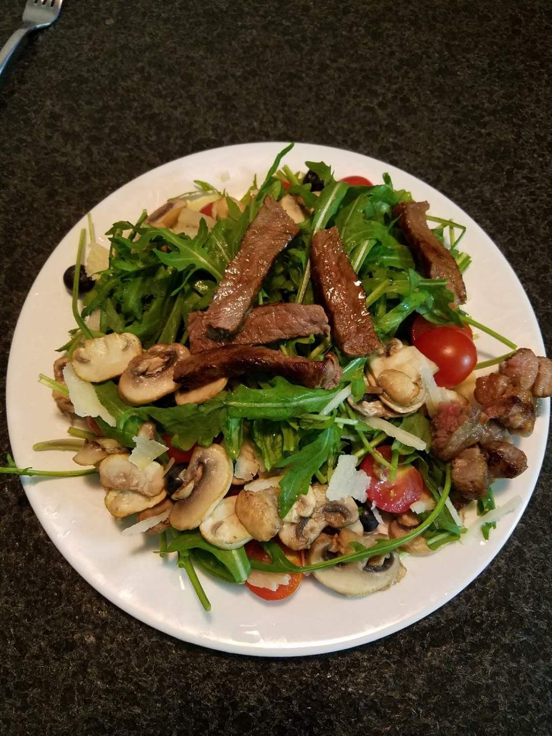 Friday Breeze 牛排芝麻菜沙拉