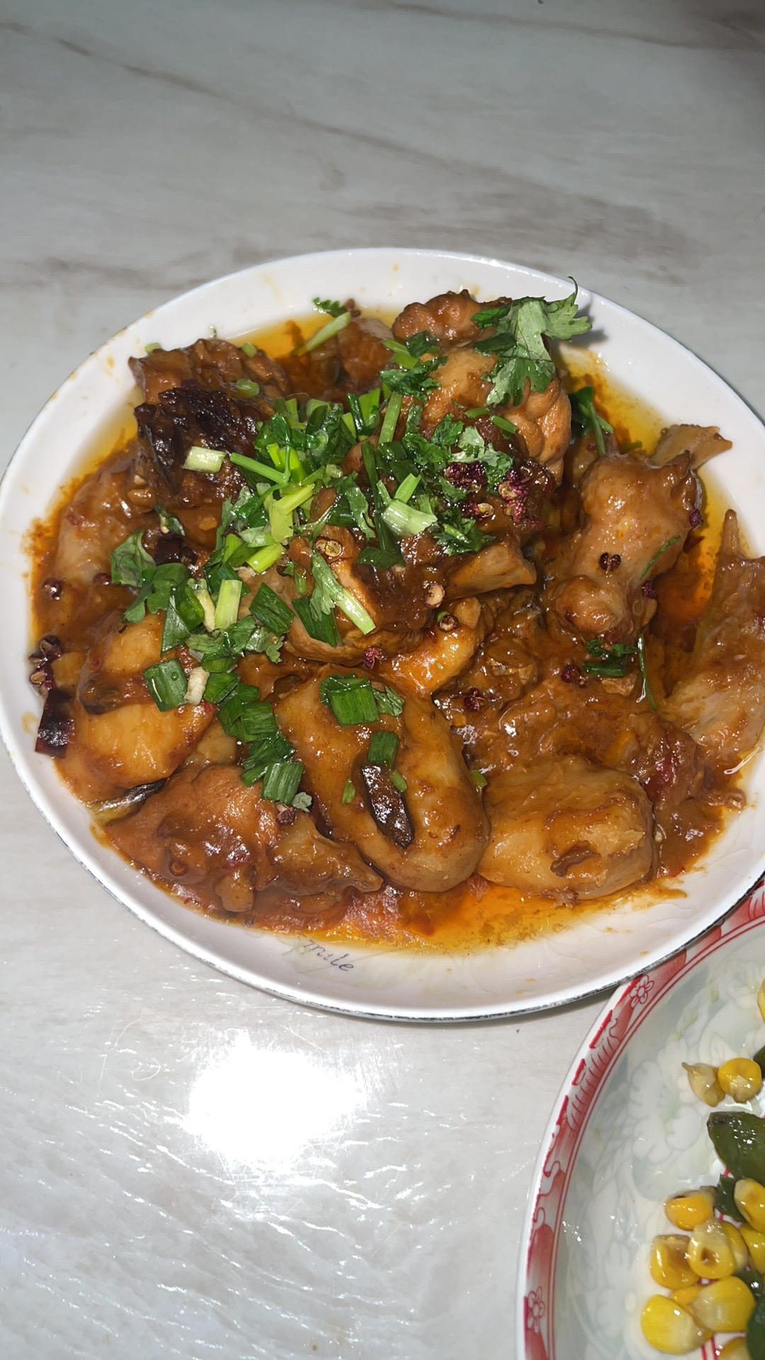 厨师长教你：“芋儿烧鸡”的做法，芋头香糯软烂，鸡肉细嫩脱骨