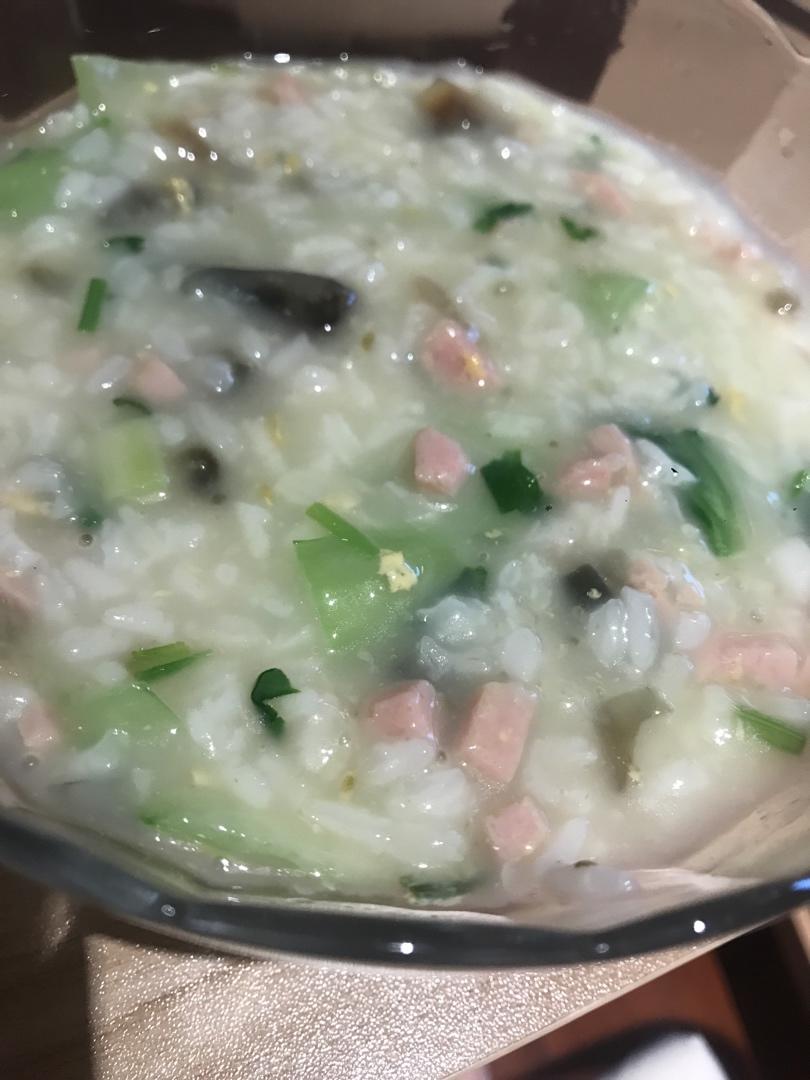 妈妈👩教我做的皮蛋瘦肉粥🥣简单快捷美味😋