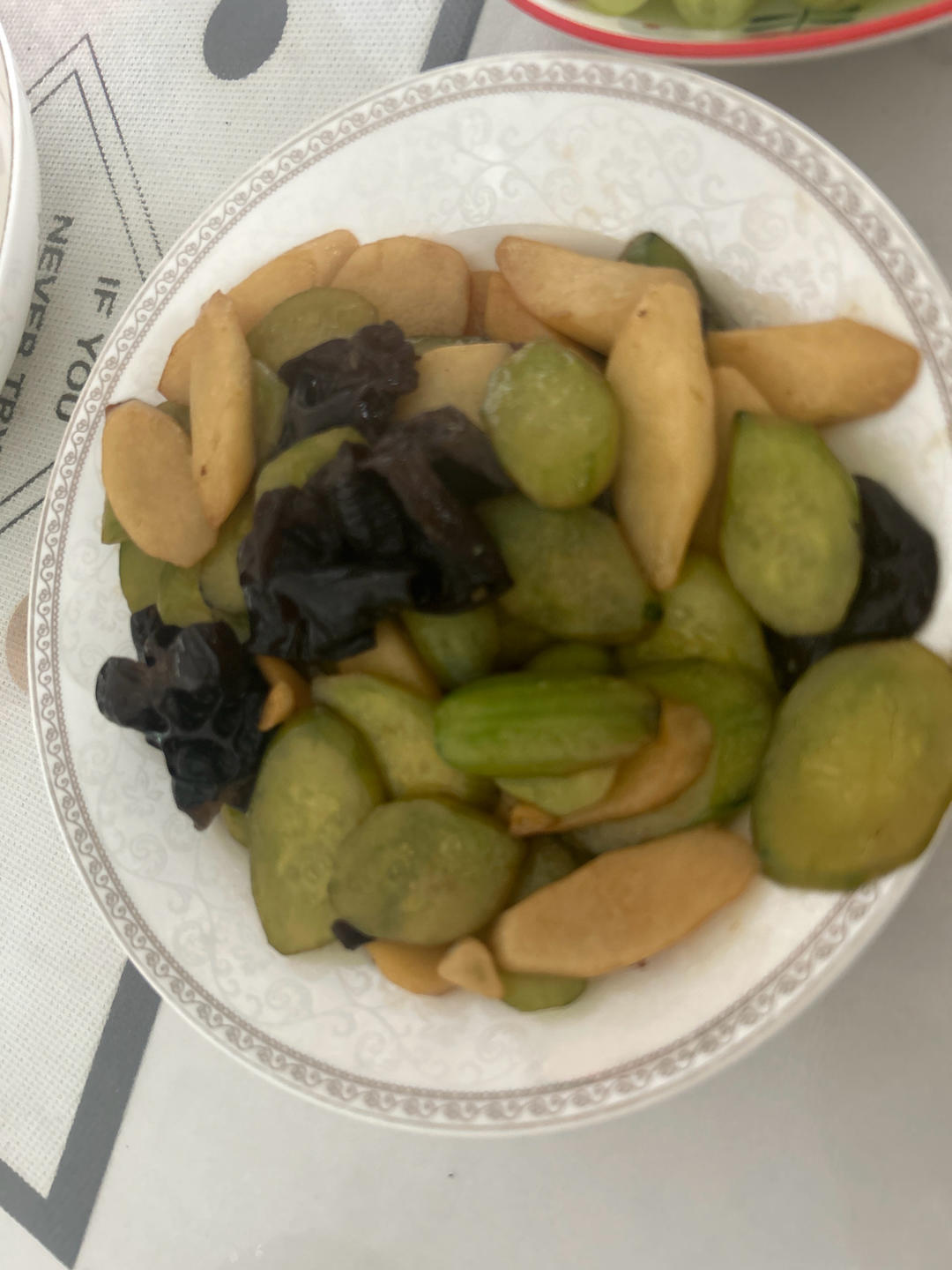 清淡又营养的山药炒木耳黄瓜