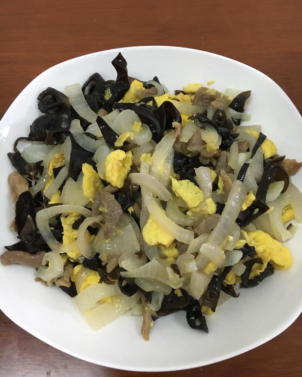 洋葱木耳鸡蛋炒肉
