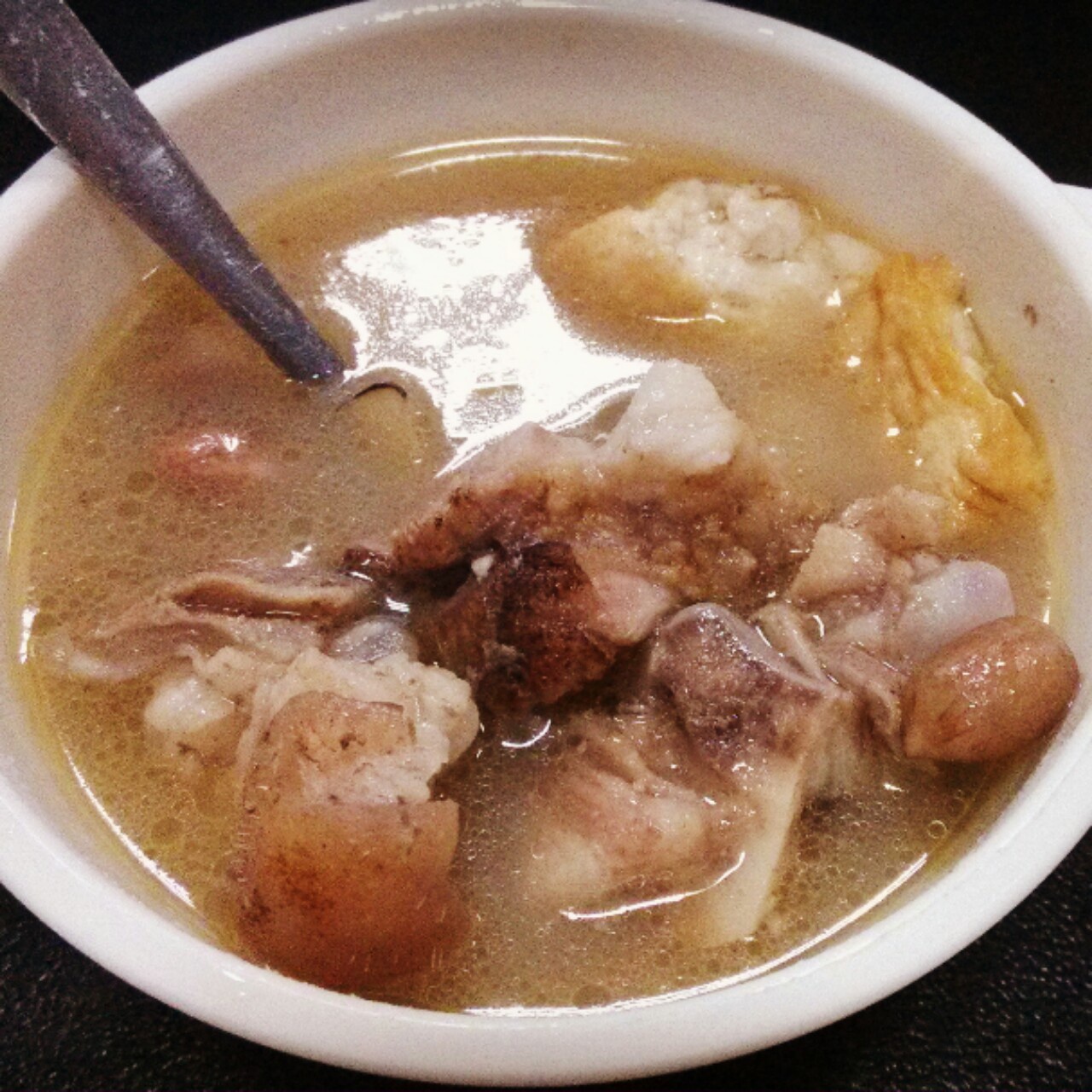 黄豆花生猪脚汤