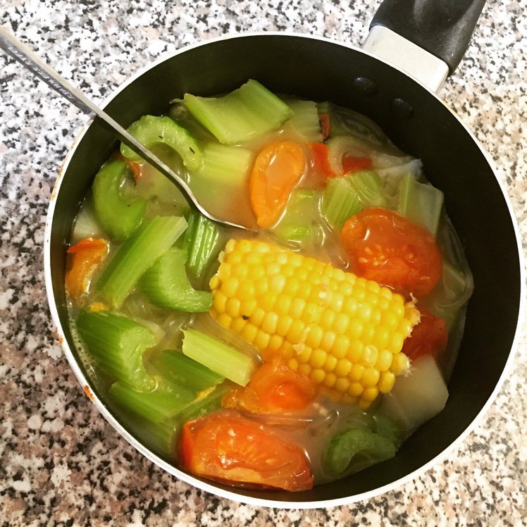 番茄土豆玉米排骨汤