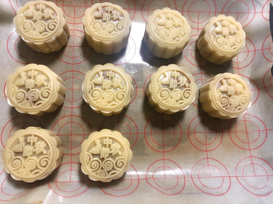 咸蛋黄肉松月饼
