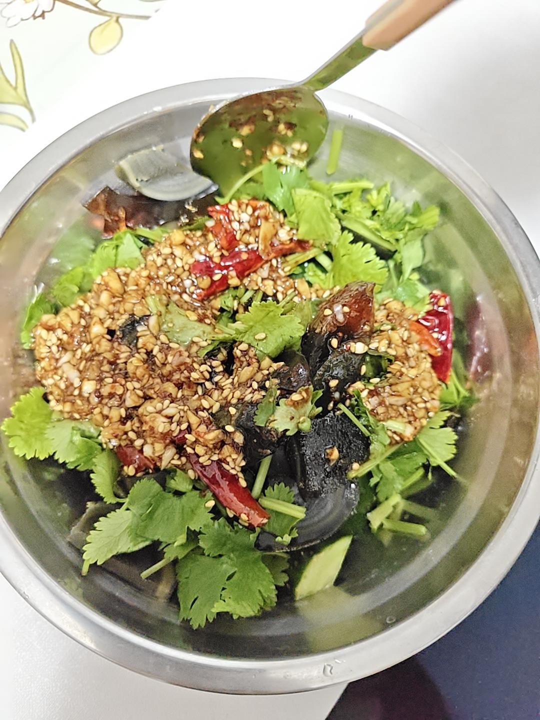 夏日开胃小凉菜“皮蛋拌黄瓜🥒”开胃减脂