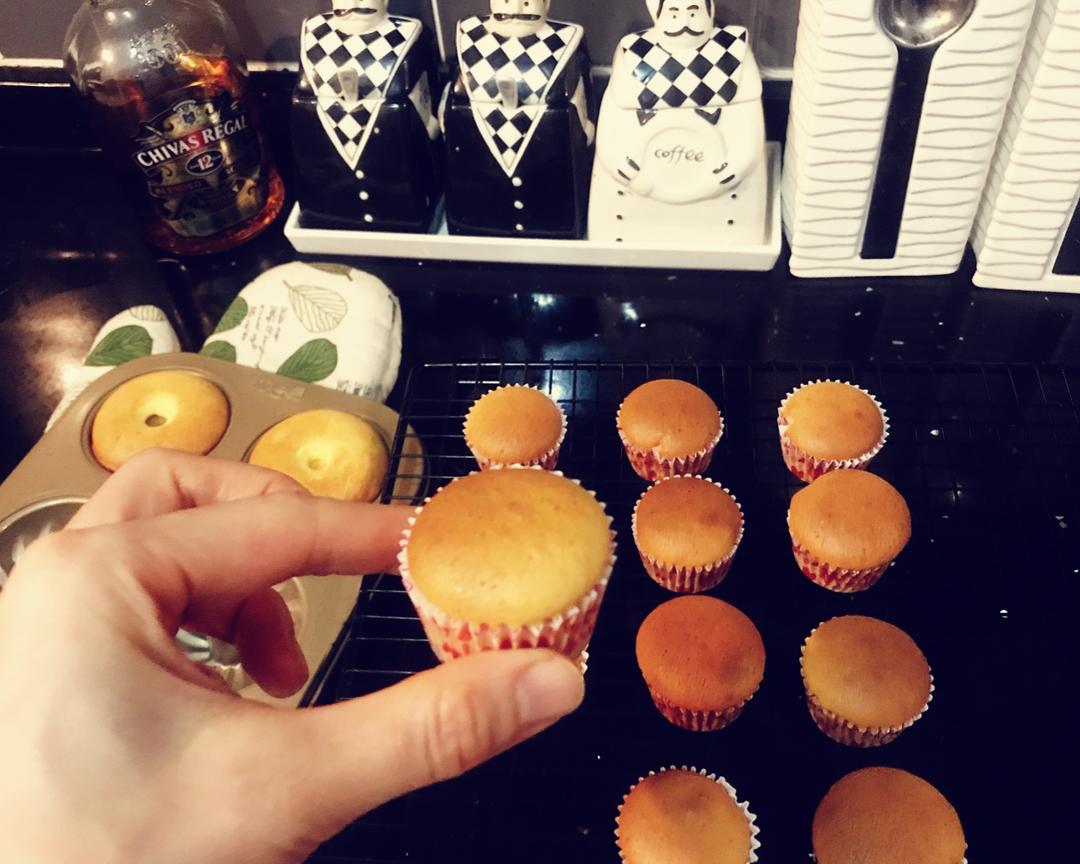 脆皮蜂蜜小蛋糕：复制老香港无水蛋糕，一口一个的香甜滋味