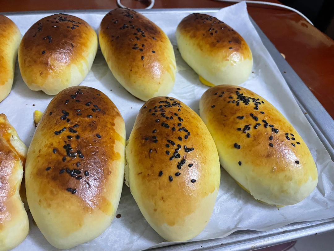 巨满足的肉松面包