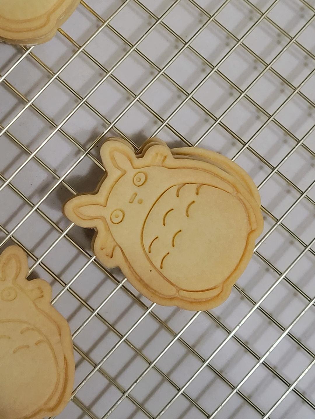 你和貌美平整的饼干只差了一块烤盘的距离（可做翻糖糖霜饼干底）