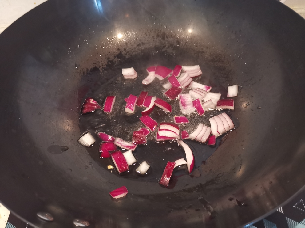 胡萝卜香菇牛肉焖饭的做法 步骤3