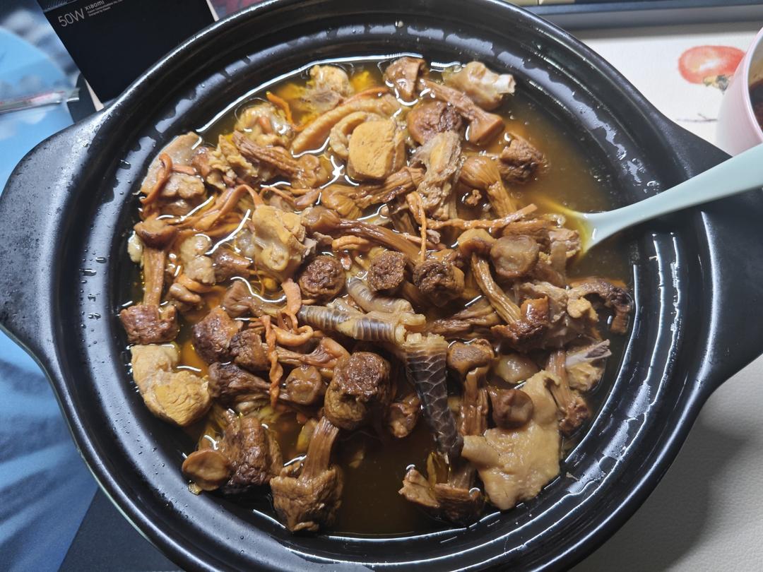 奶奶教的鲜香肥美香菇炖鸡汤