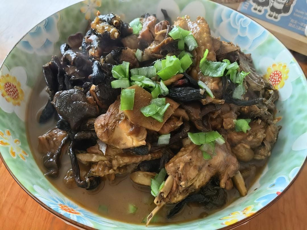 小鸡炖蘑菇(注意一步操作就香气沁人)