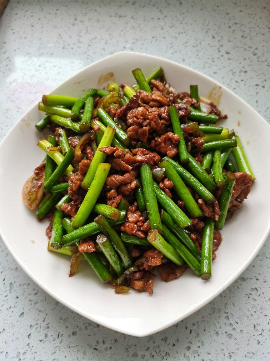 简单易做的下饭菜－蒜苔炒肉