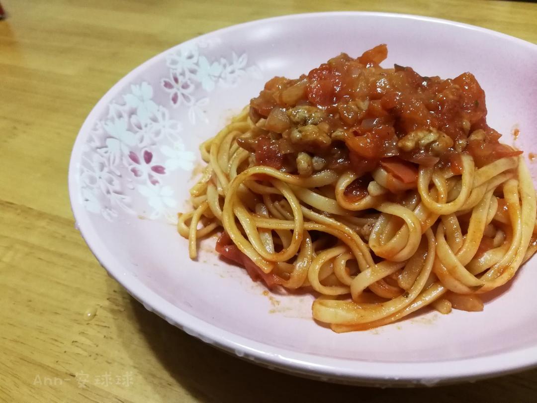 蕃茄蘑菇肉酱意大利面