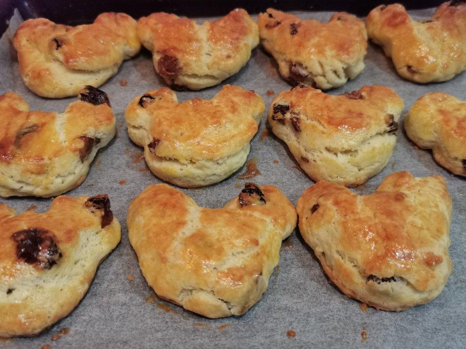超级松软完美裂纹的司康-English scones