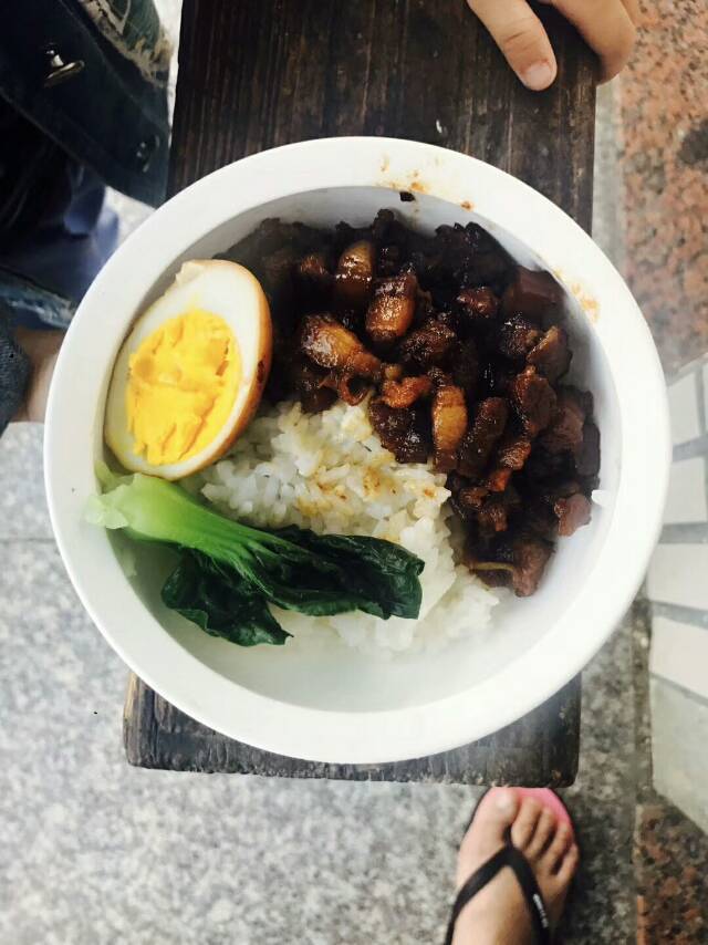 洋葱酥卤肉饭
