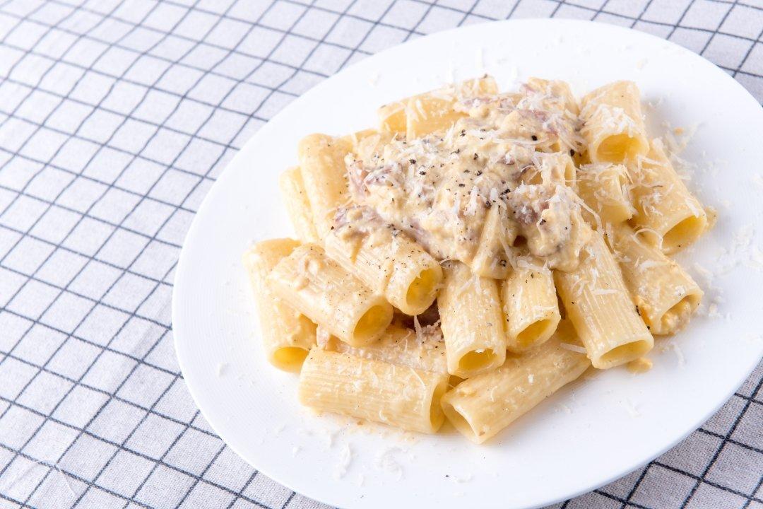 超简单的奶汁培根意面Carbonara