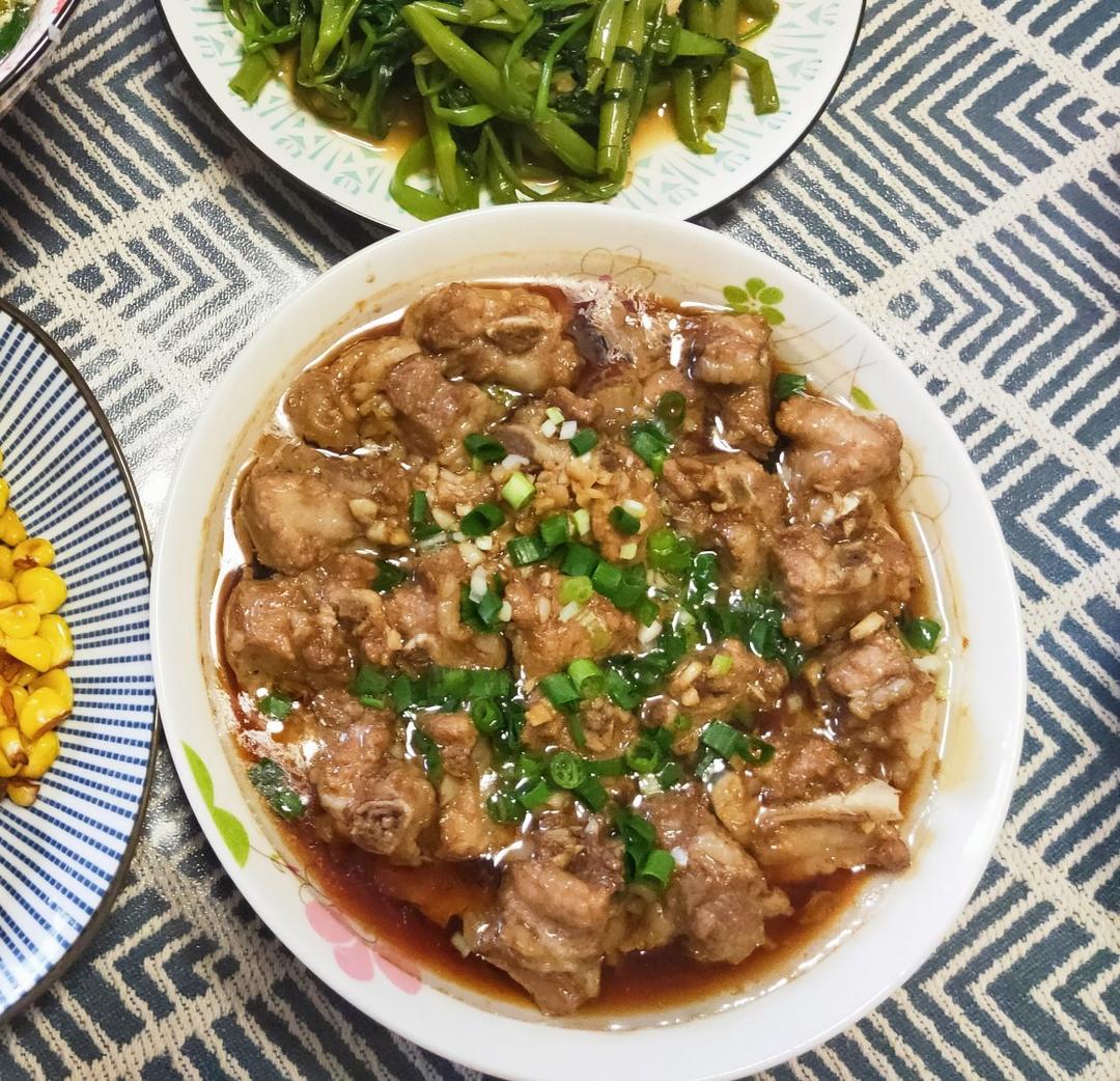 排骨怎么蒸才嫩？第一步先焯水就错了，记住这个窍门排骨嫩滑多汁