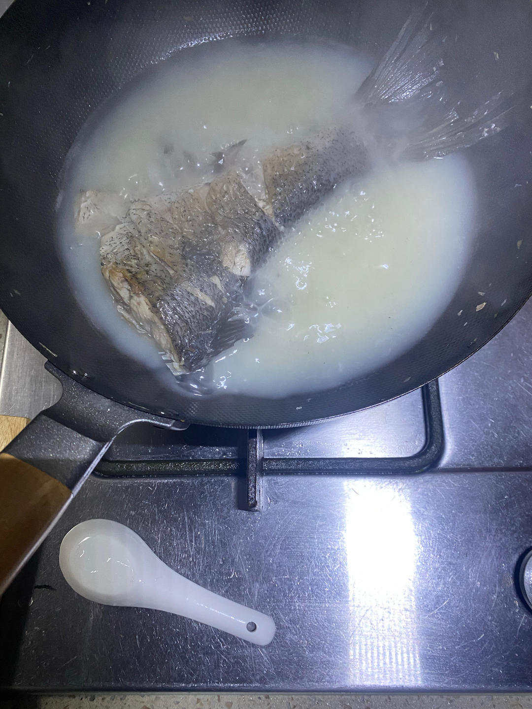 鱼尾豆腐汤