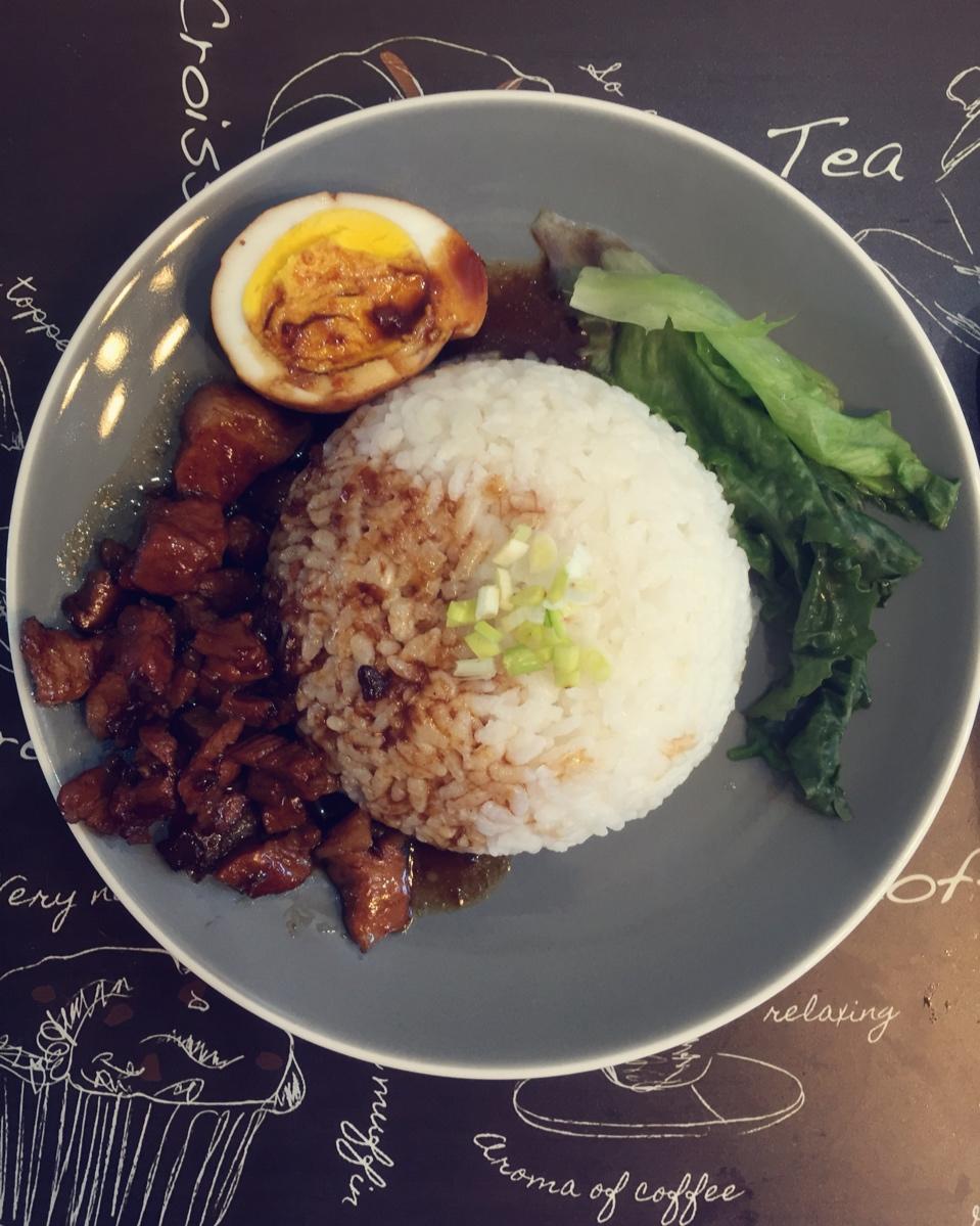 洋葱酥卤肉饭