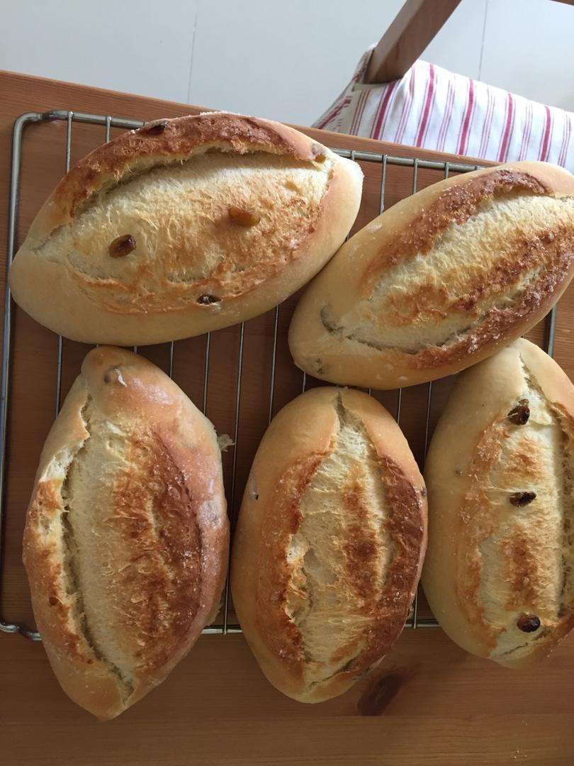 葡萄软欧（仿原麦山丘）Milk flavored bread filled with raisins and butter