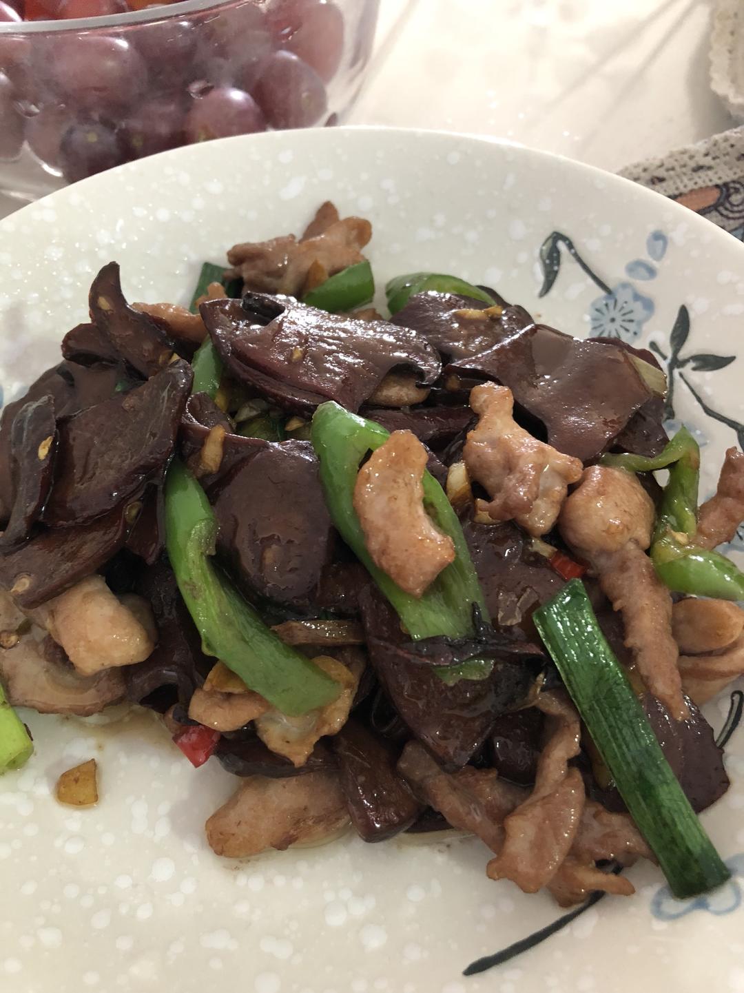 牛肝菌炒肉的做法