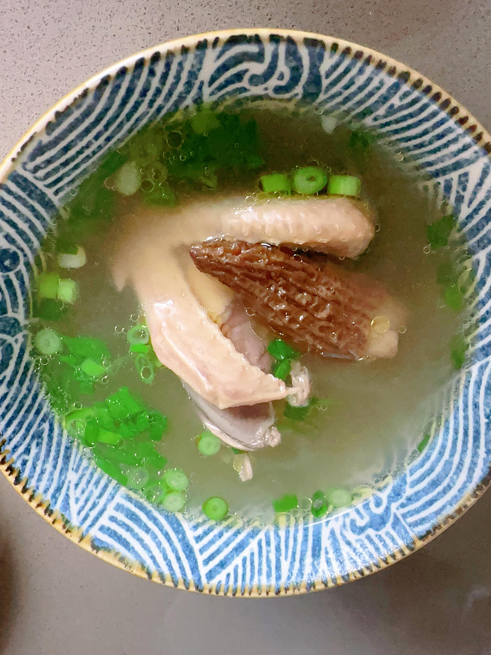 清炖鸽子汤（汤鲜肉嫩）