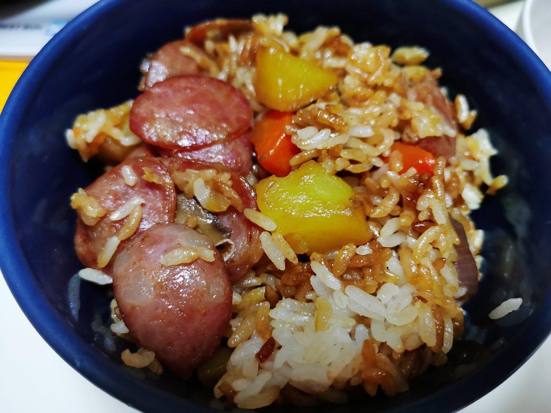 电饭煲版:香肠土豆饭煲仔饭（绝对的美味）