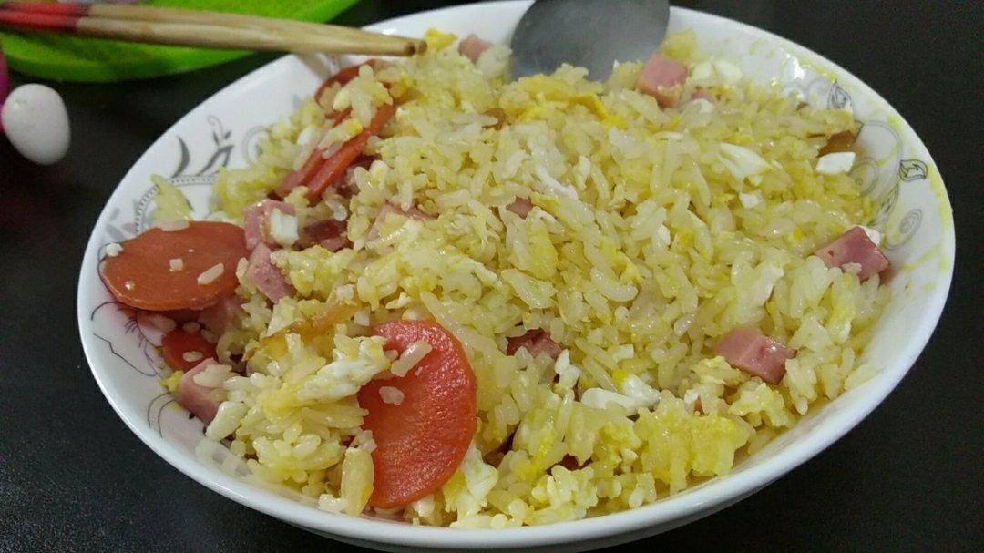 鸡蛋火腿肠炒饭