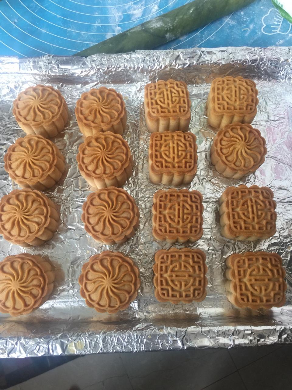 广式月饼—蛋黄莲蓉月饼