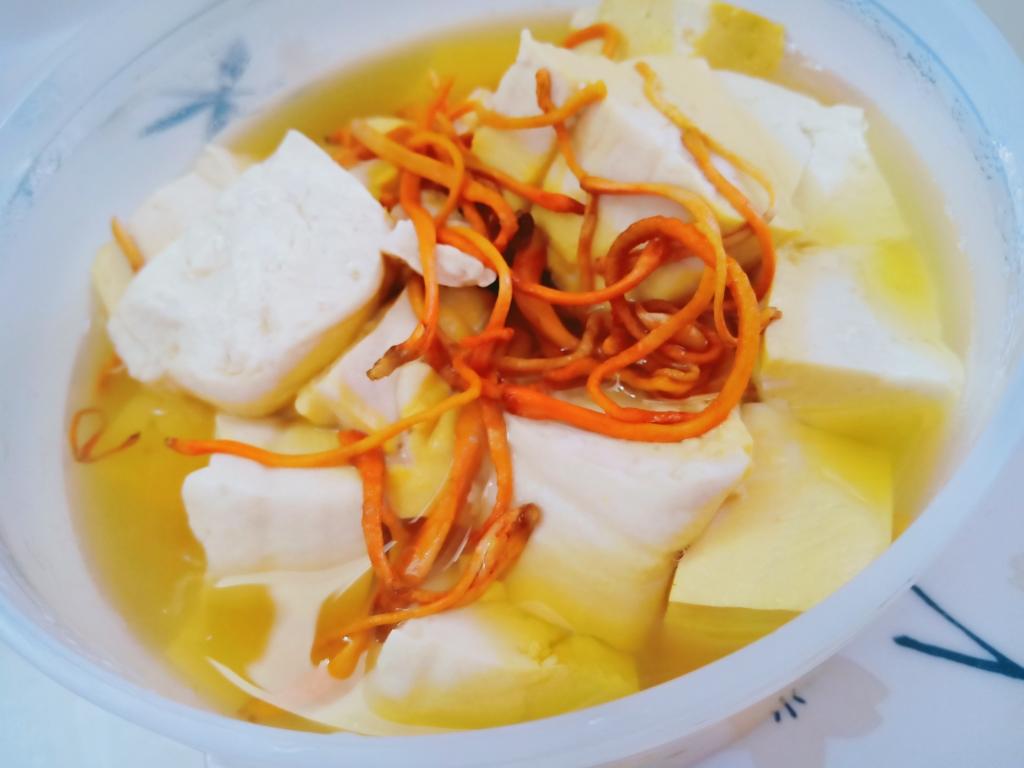 虫草花煲豆腐