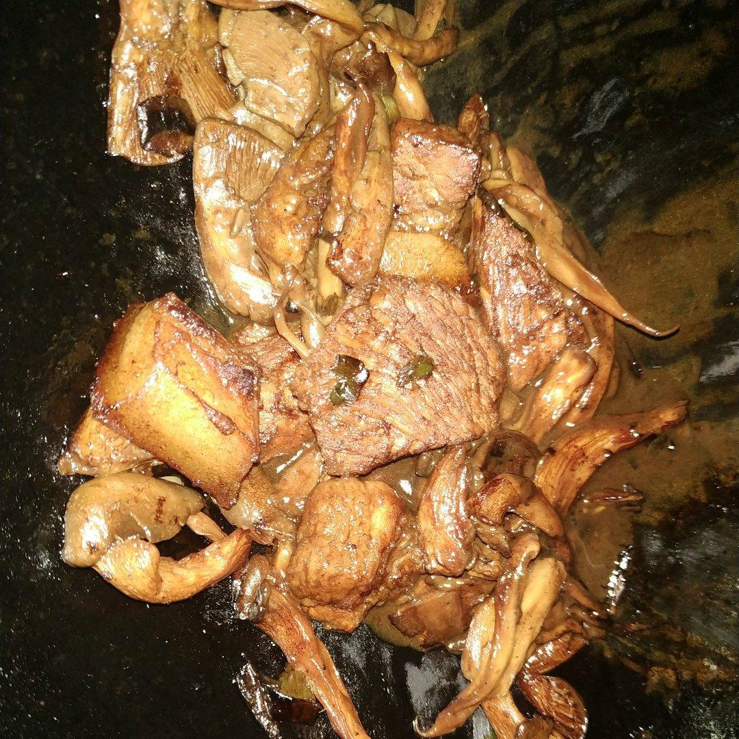 蘑菇炒肉