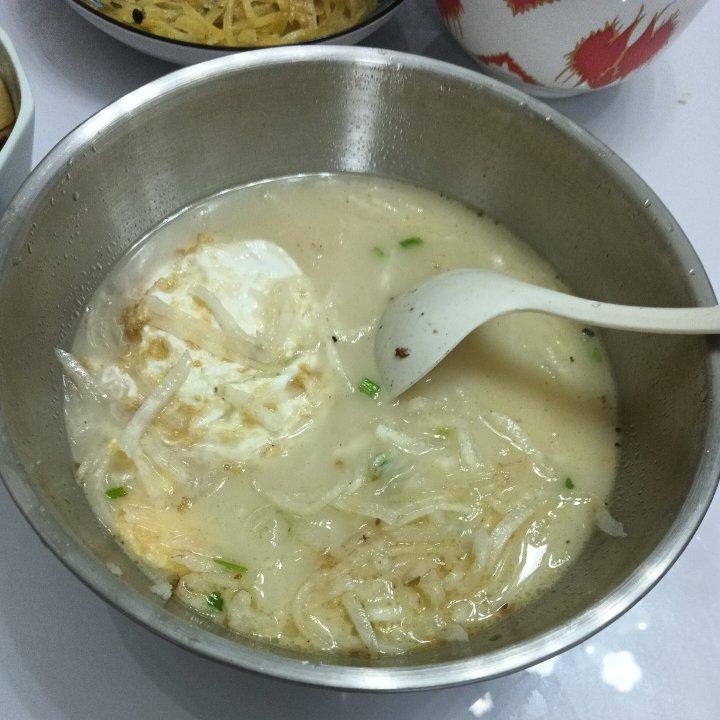 奶白鲜香的萝卜丝煎蛋汤