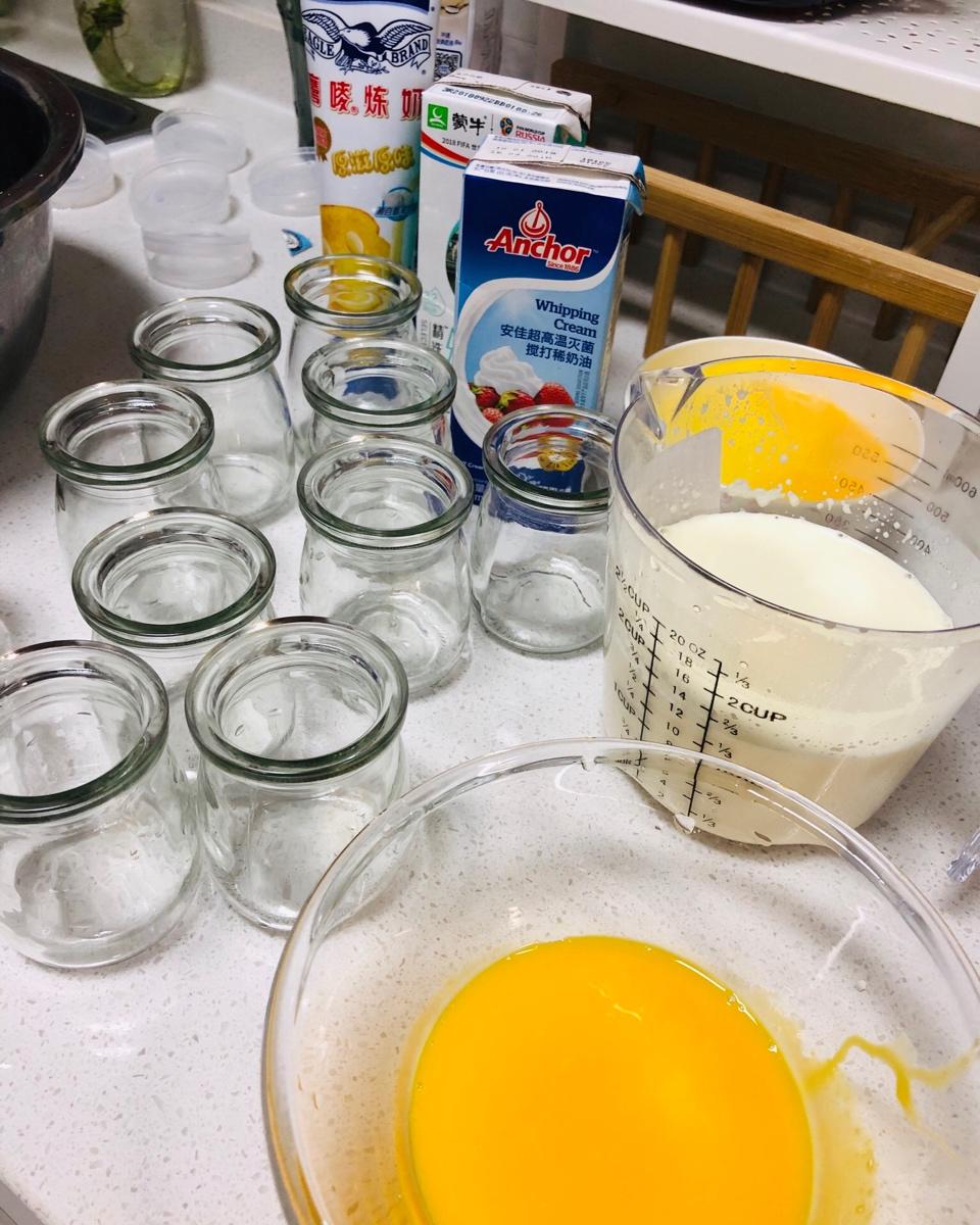 Crèmebrulée。法式烤布雷。焦糖布丁。