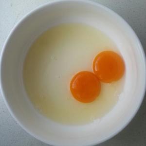 鸡蛋炒茴香扇贝丁的做法 步骤1