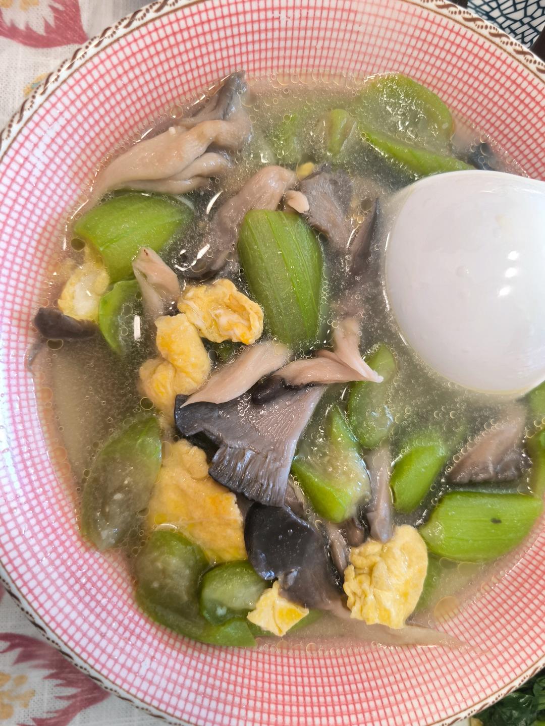 丝瓜平菇鸡蛋汤